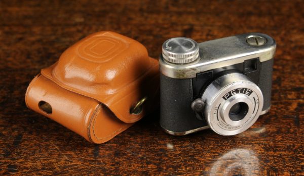 Lot 125 | Antique Cameras & Vintage Trains Sale | Wilkinsons Auctioneers Doncaster