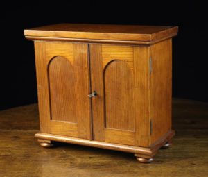 Lot 84 | period-oak-treen-and-folk-art-day-1 | Wilkinsons Auctioneers Doncaster