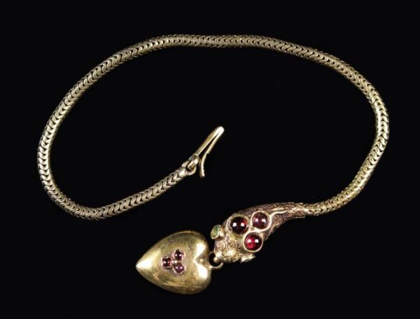 Costume Jewellery and Haute Couture | Wilkinsons Auctioneers Doncaster